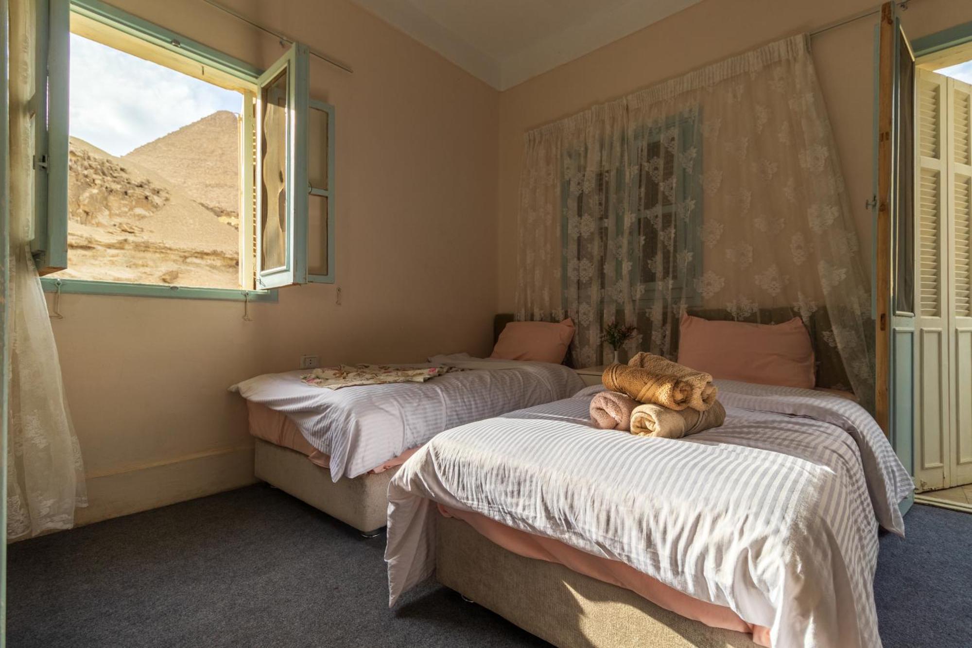 The Grand Pyramids View Hotel Kafret el-Gabal Quarto foto