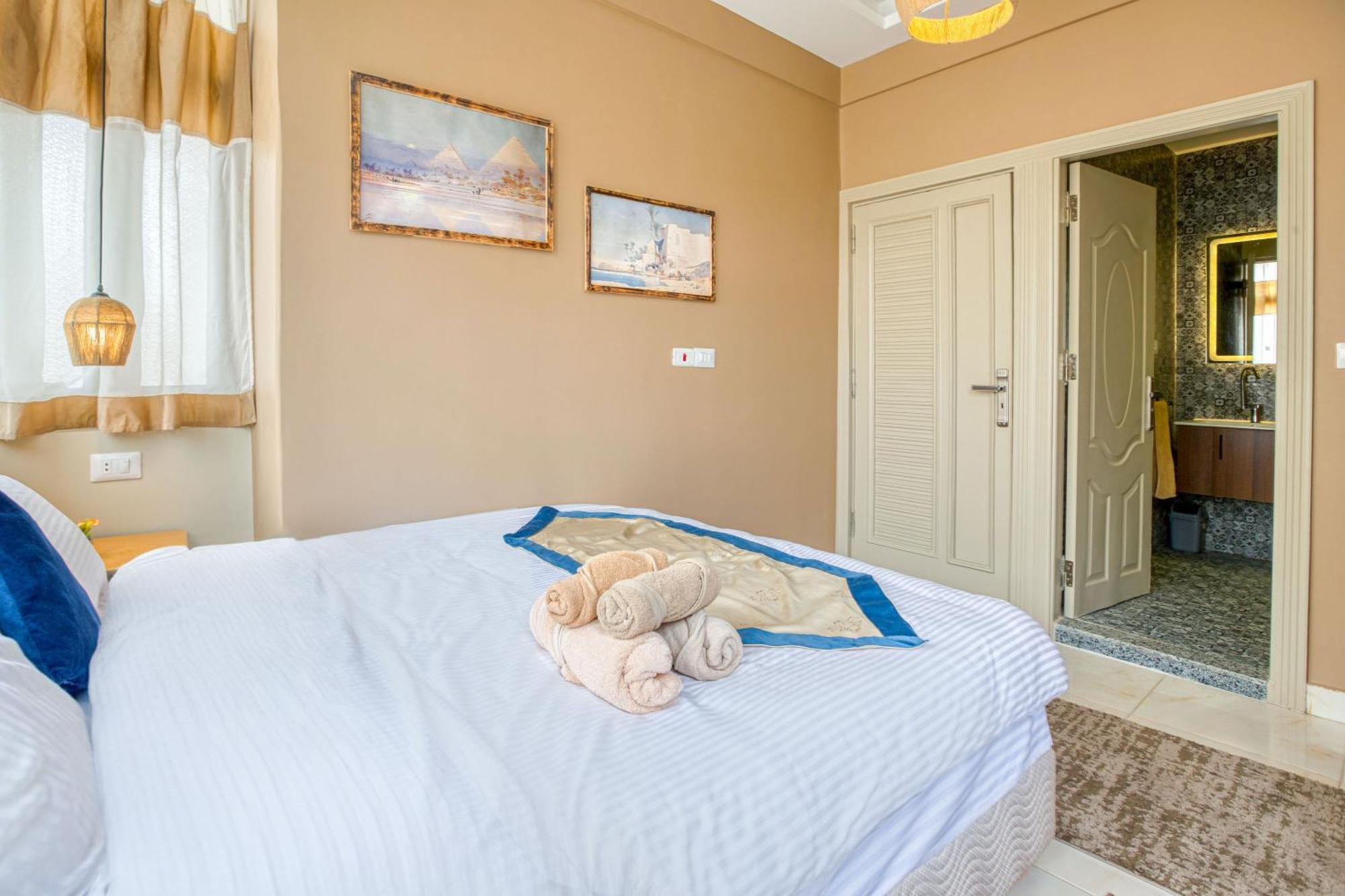 The Grand Pyramids View Hotel Kafret el-Gabal Quarto foto